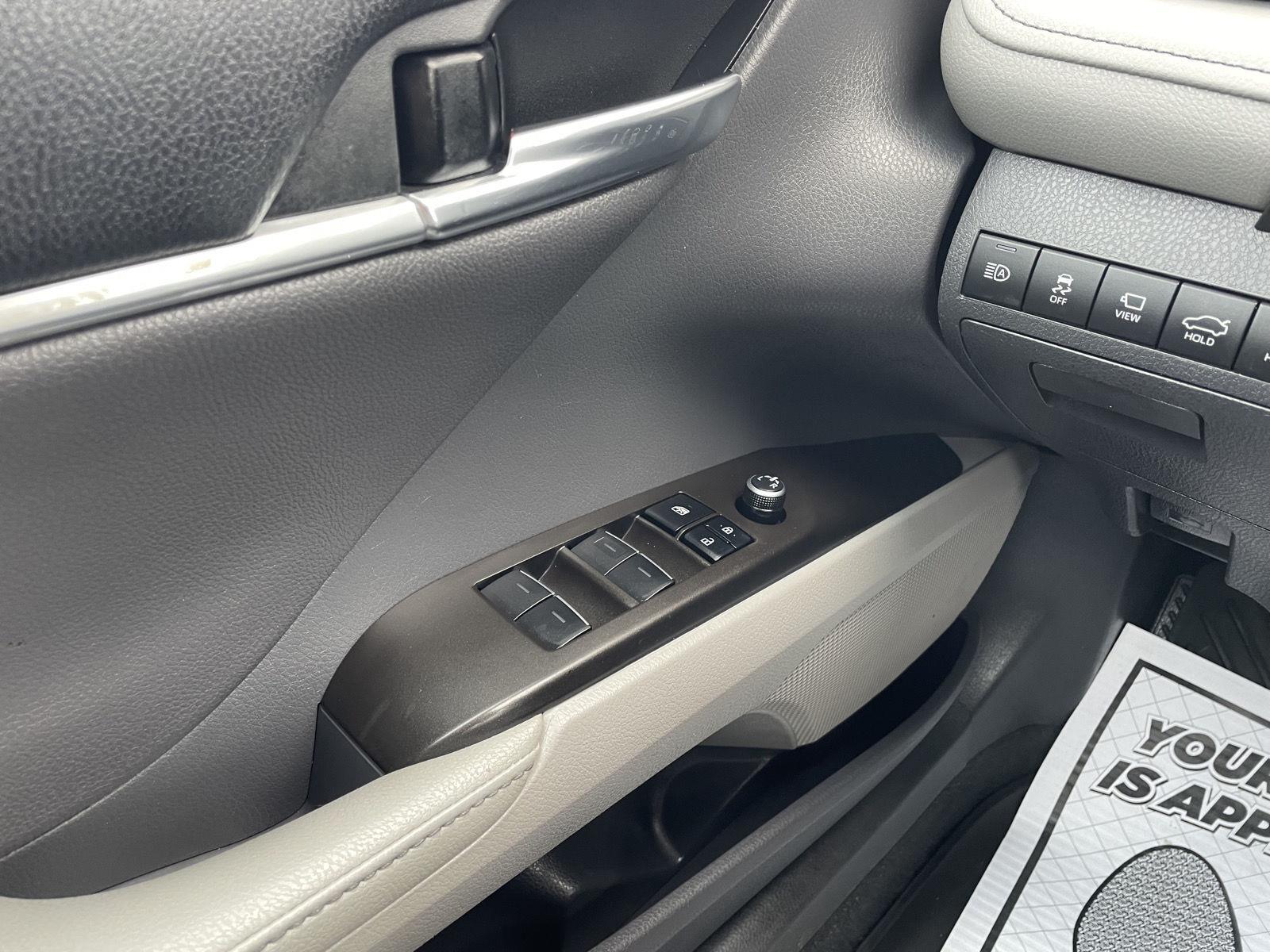 Vehicle photo 30