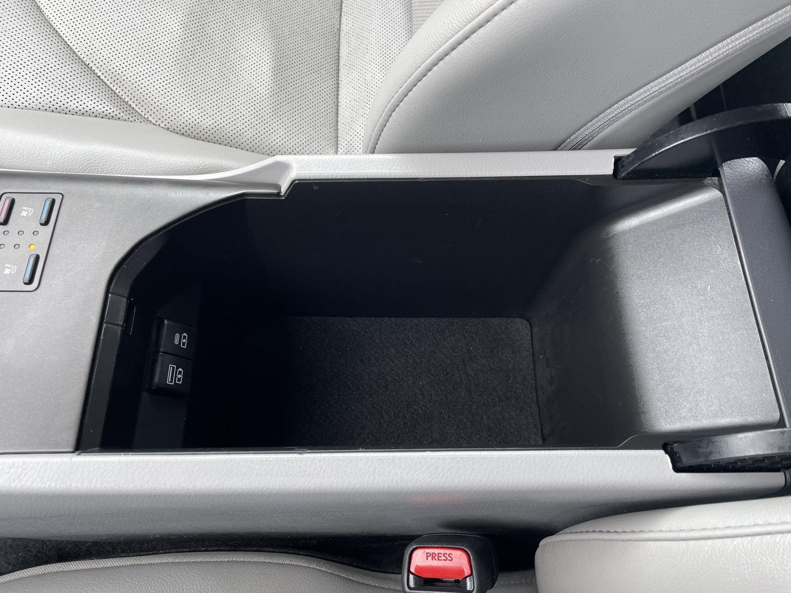 Vehicle photo 33