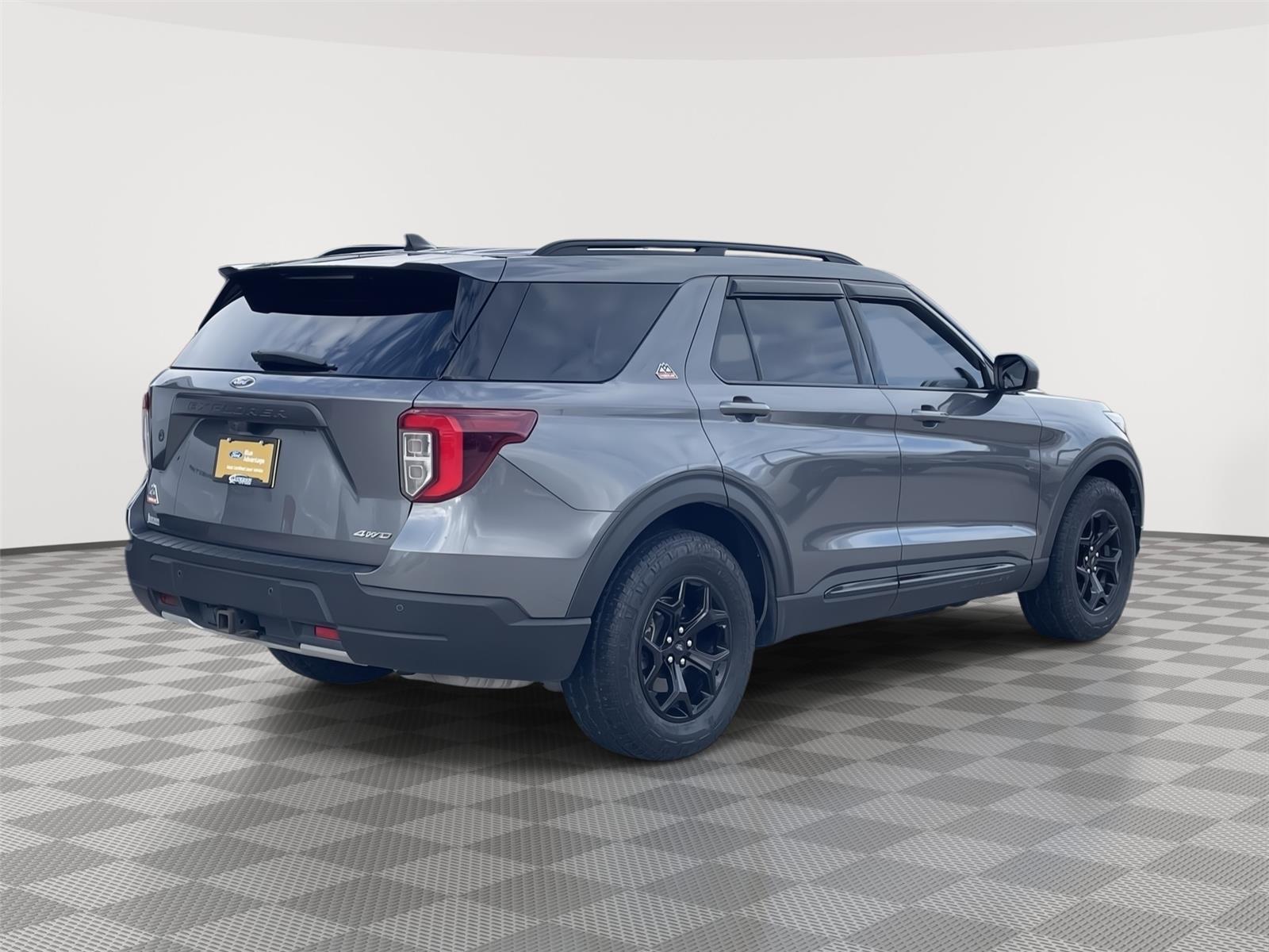 Vehicle photo 7