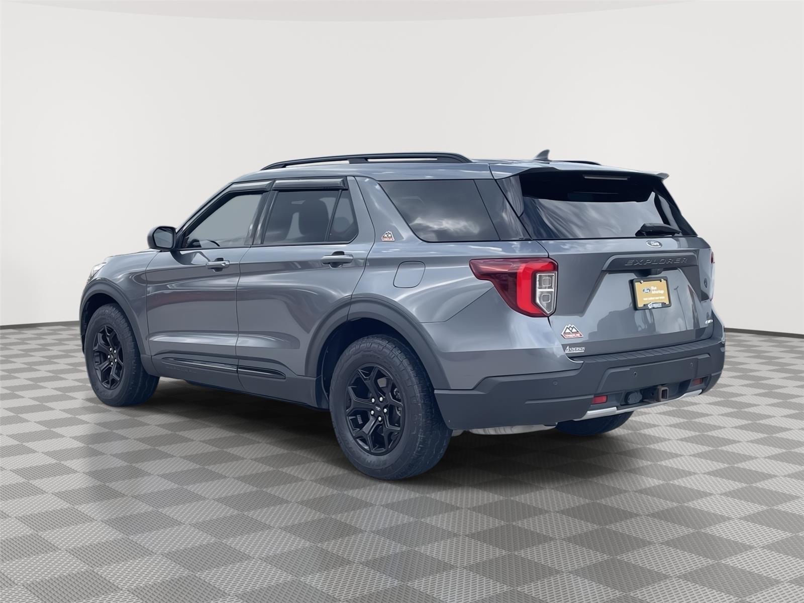 Vehicle photo 9