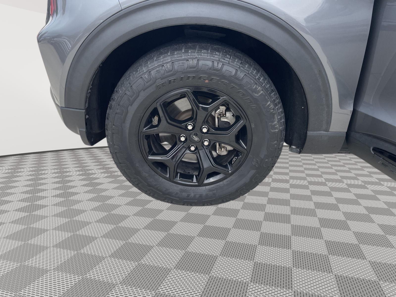 Vehicle photo 10