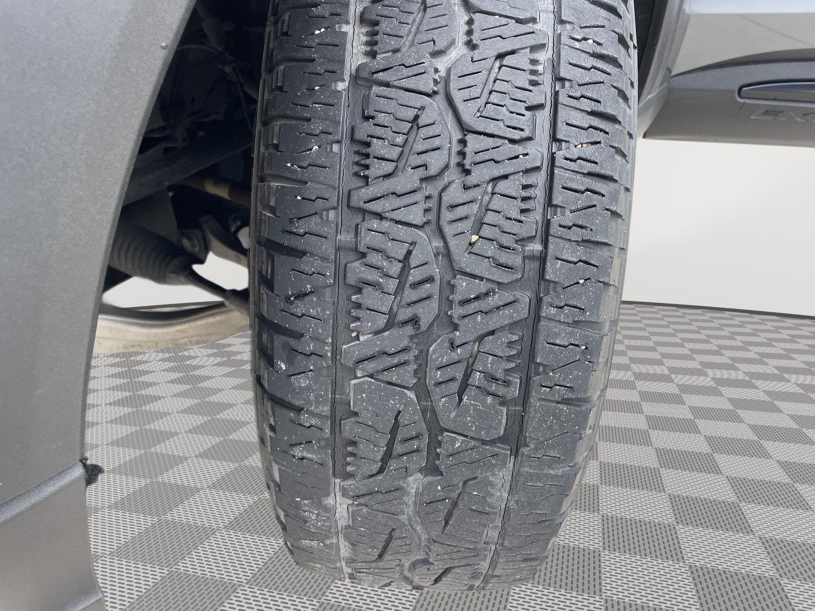 Vehicle photo 11