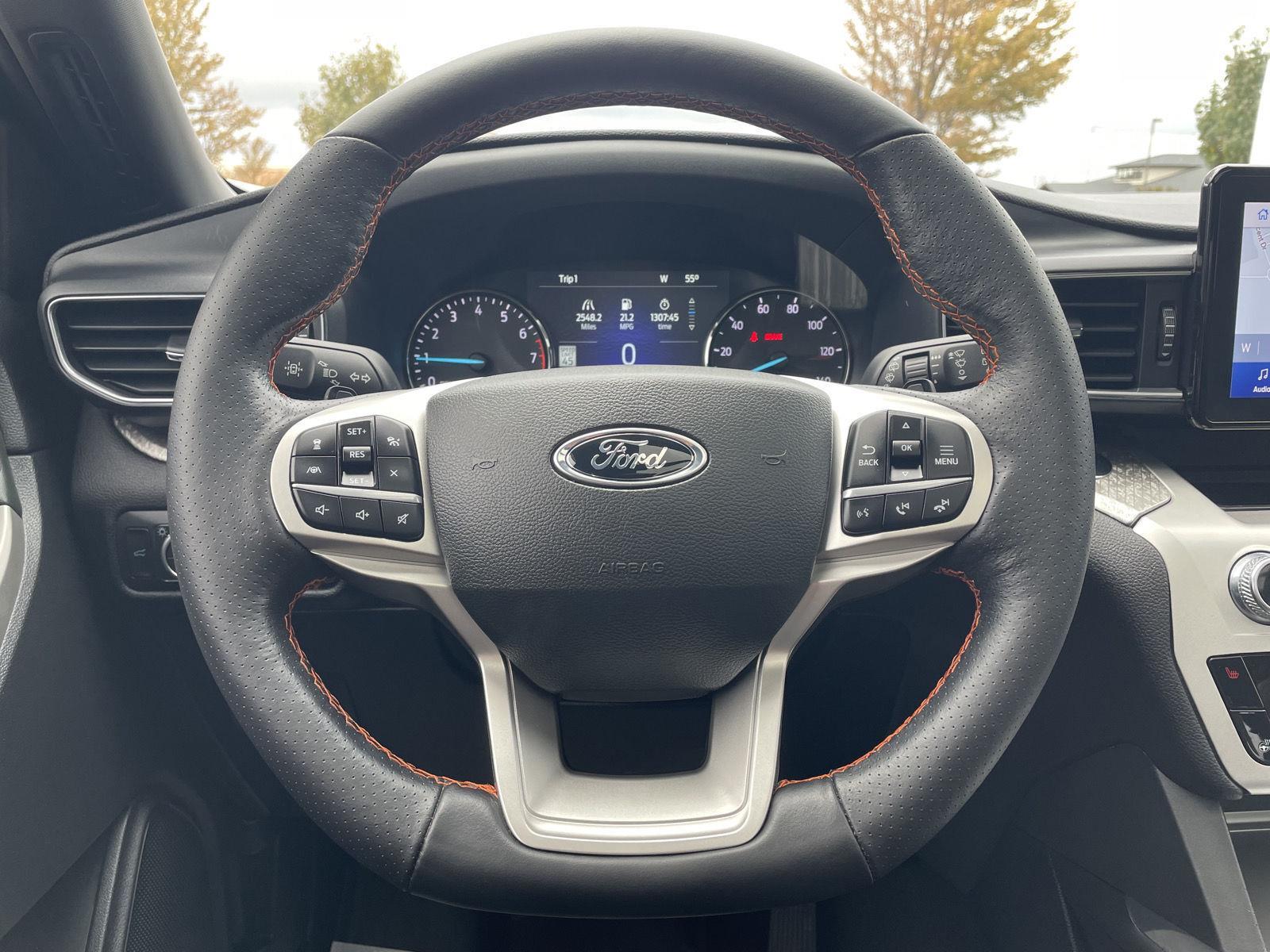 Vehicle photo 12