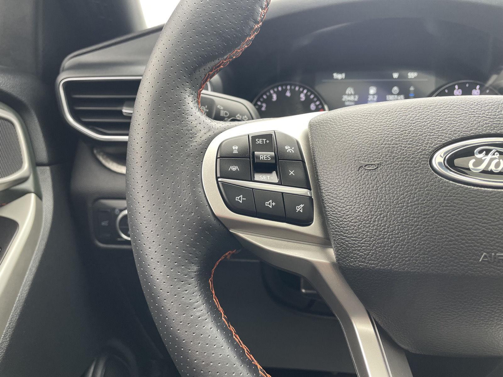 Vehicle photo 13