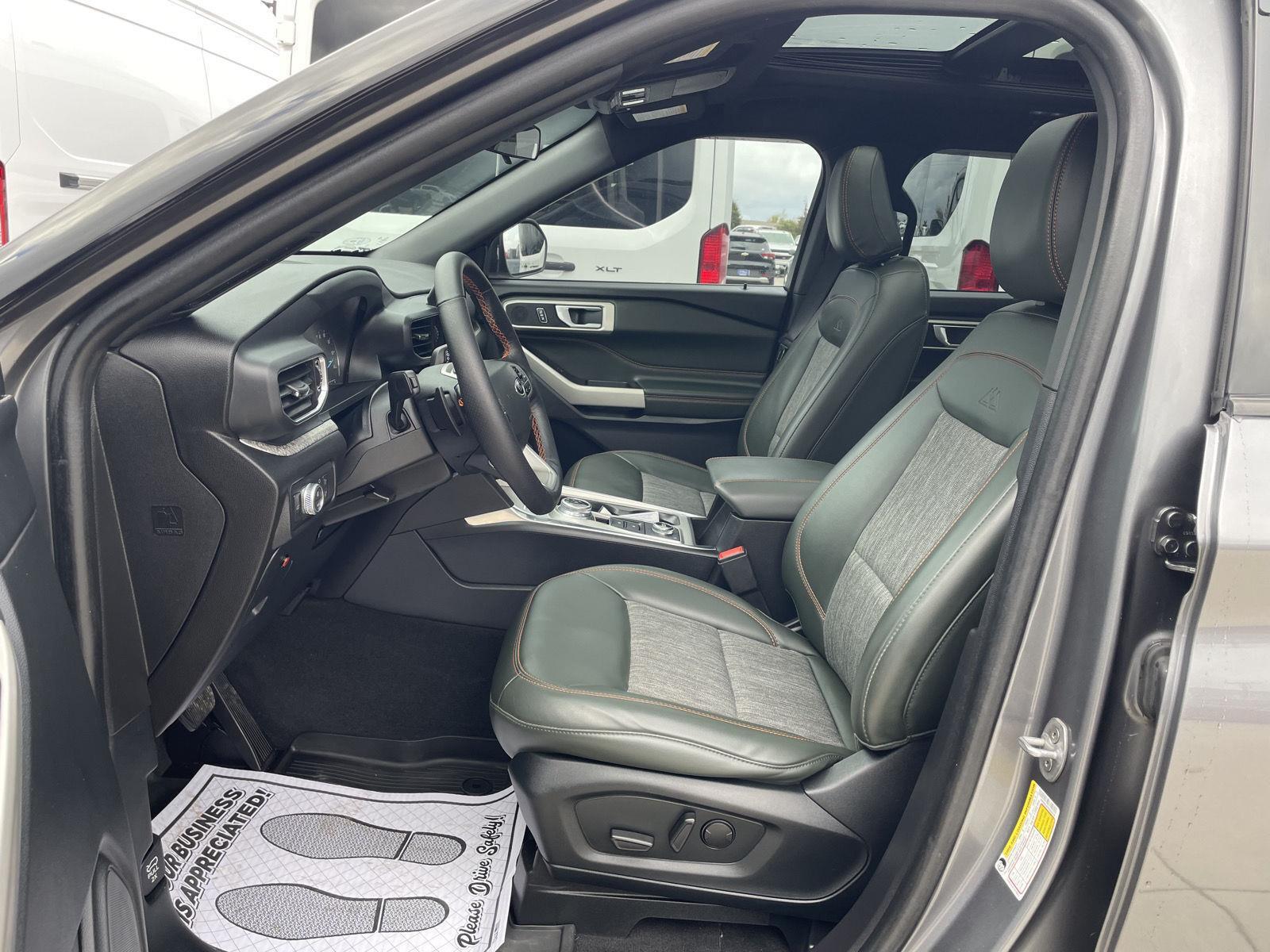 Vehicle photo 17