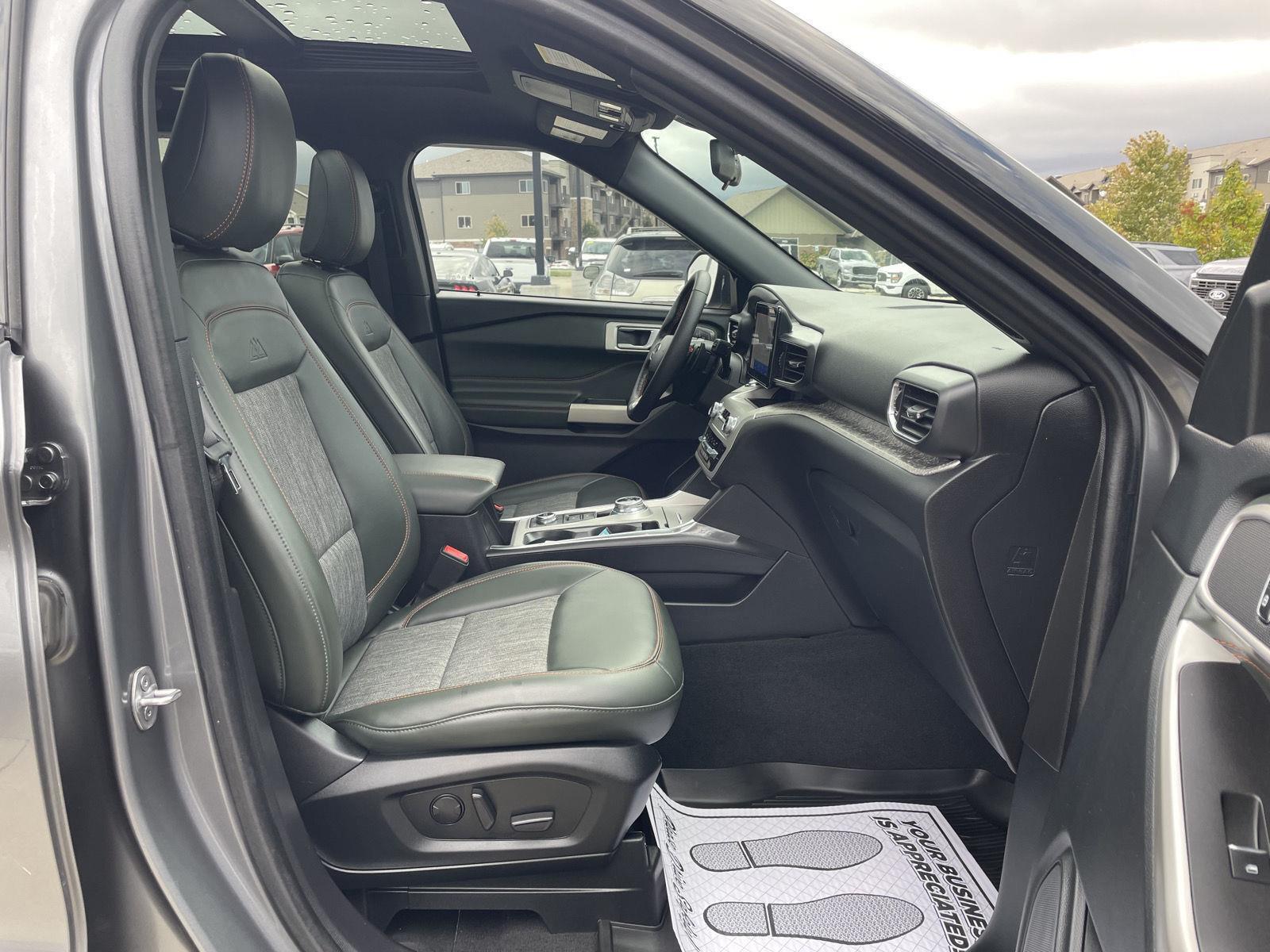 Vehicle photo 19