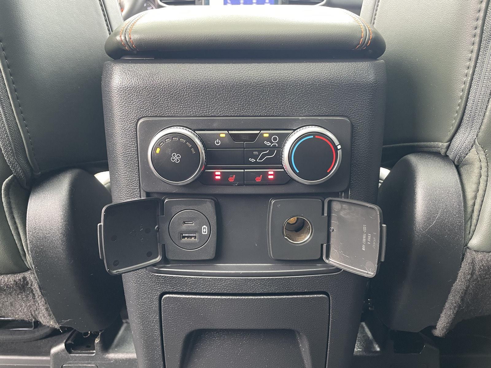 Vehicle photo 21