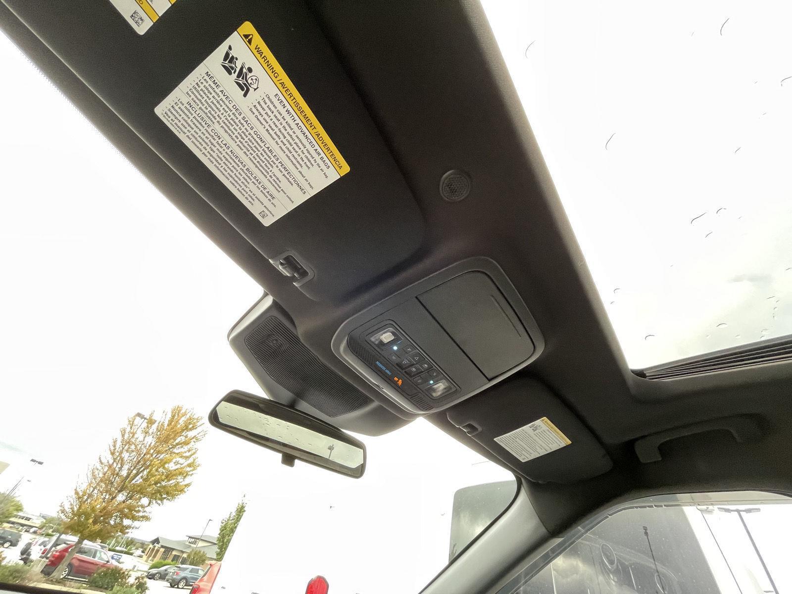 Vehicle photo 23