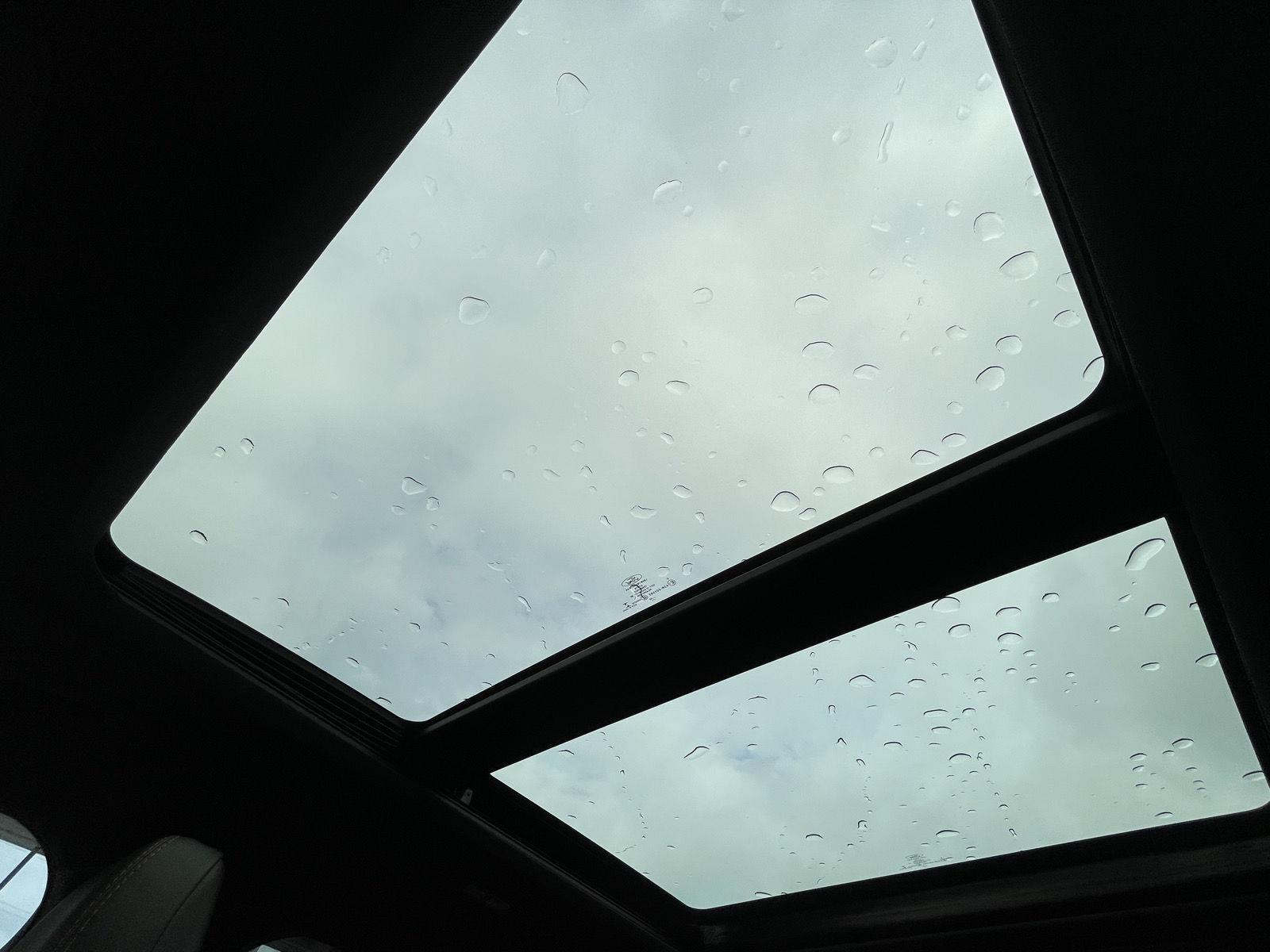 Vehicle photo 24