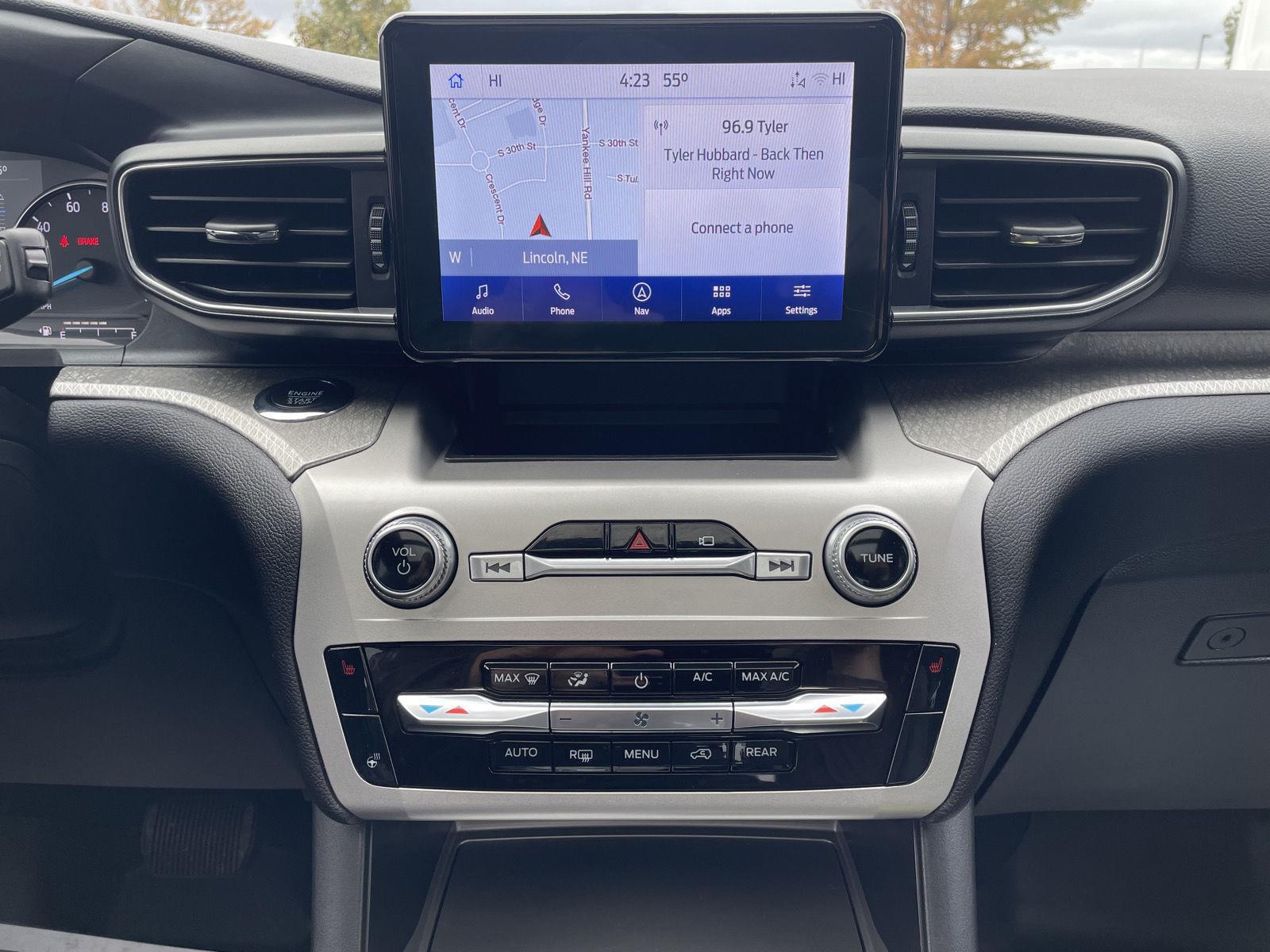 Vehicle photo 25