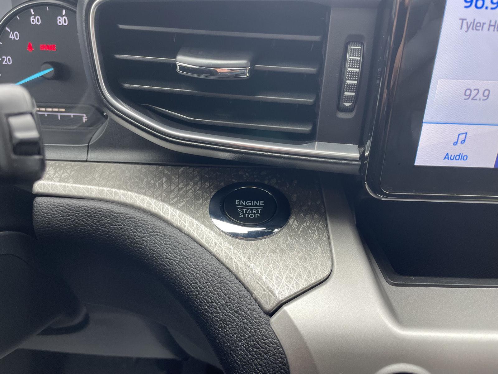 Vehicle photo 28