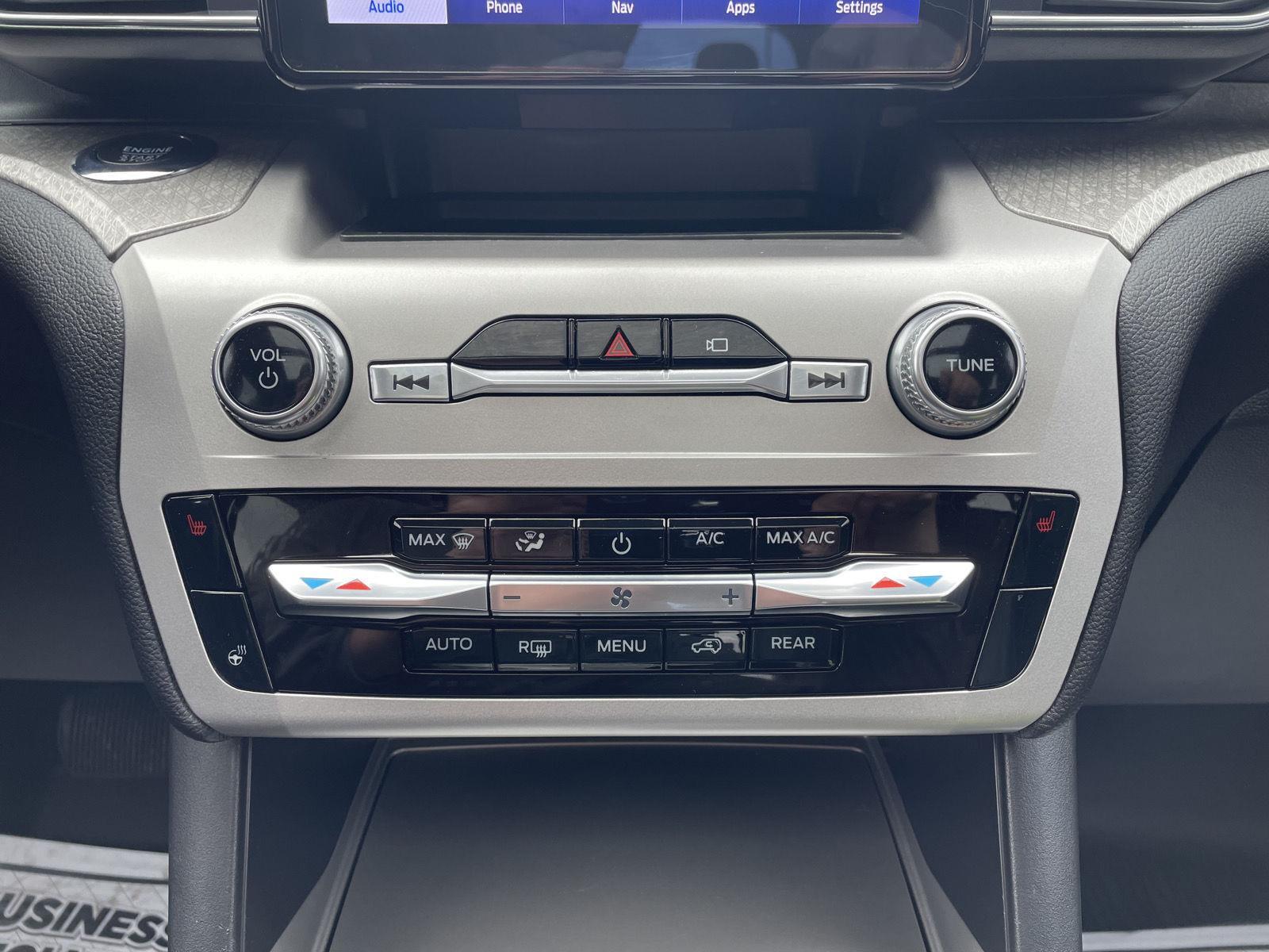 Vehicle photo 29
