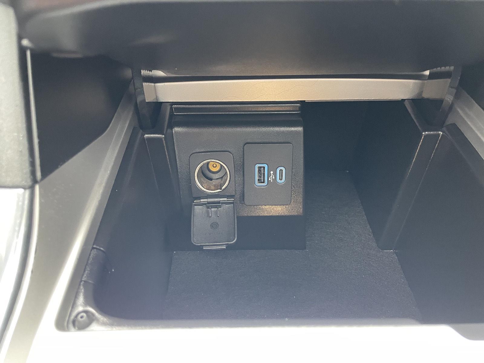 Vehicle photo 31