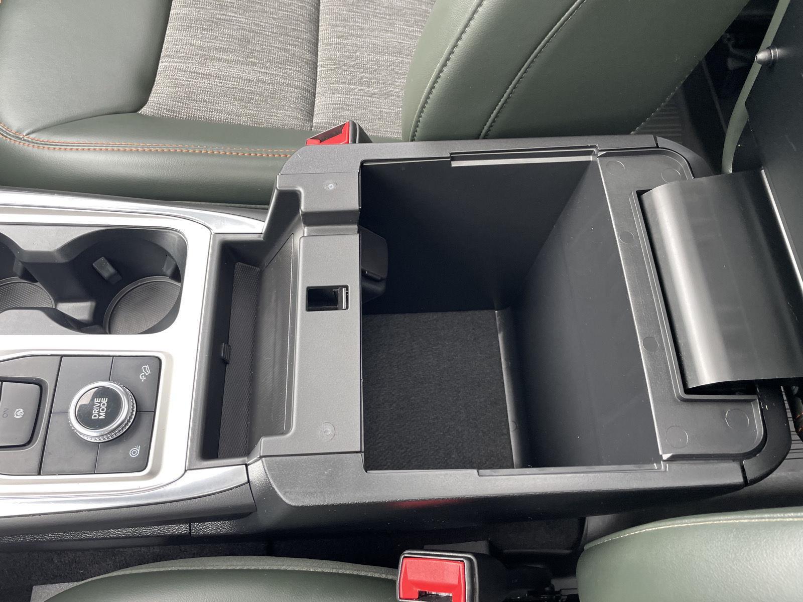 Vehicle photo 34
