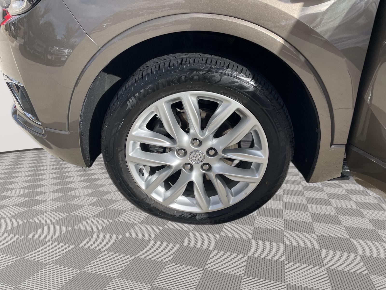 Vehicle photo 10