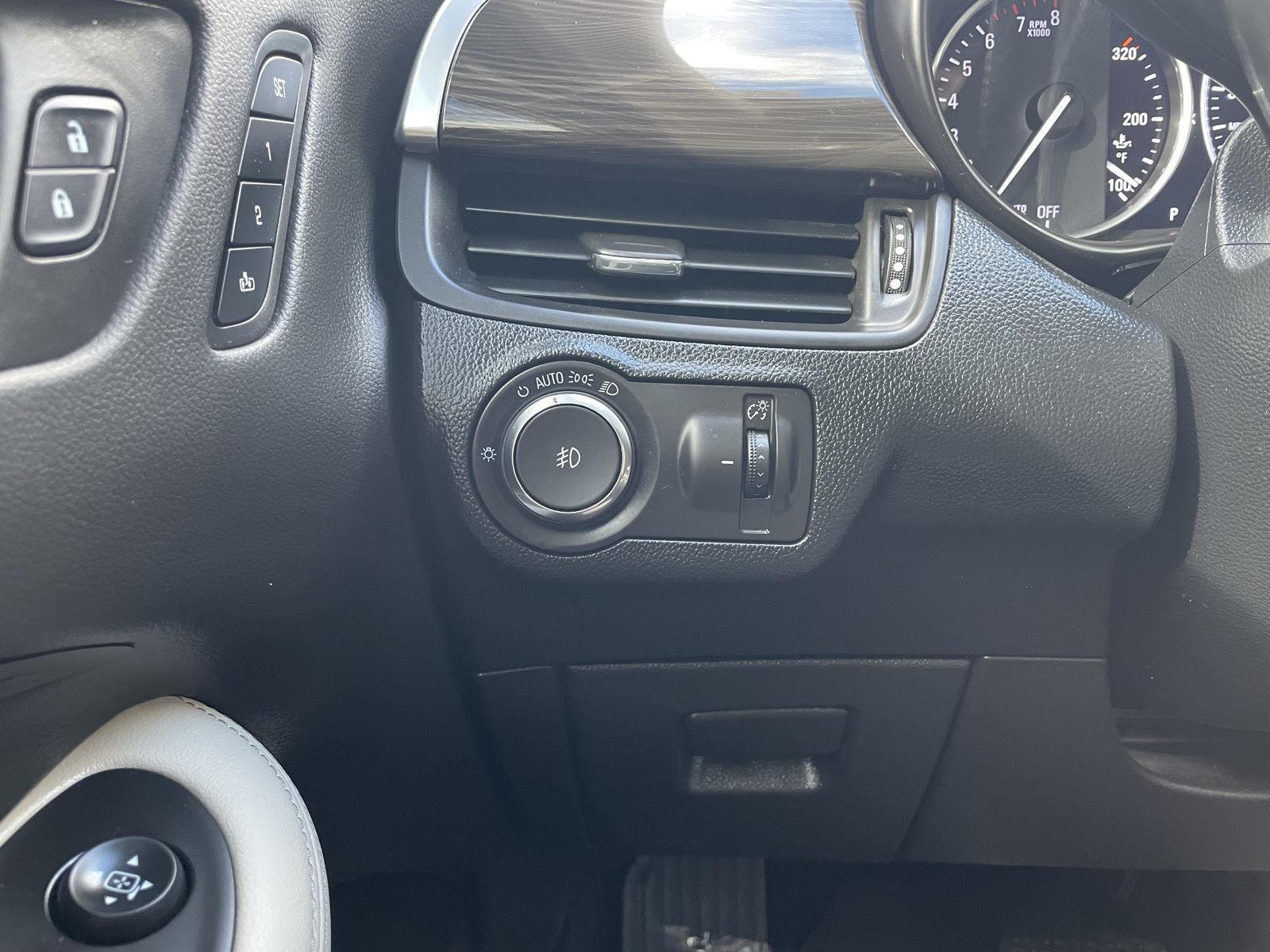 Vehicle photo 16