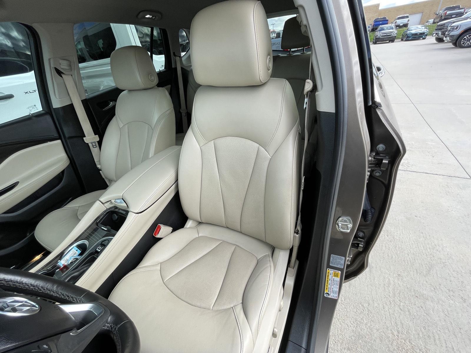 Vehicle photo 18