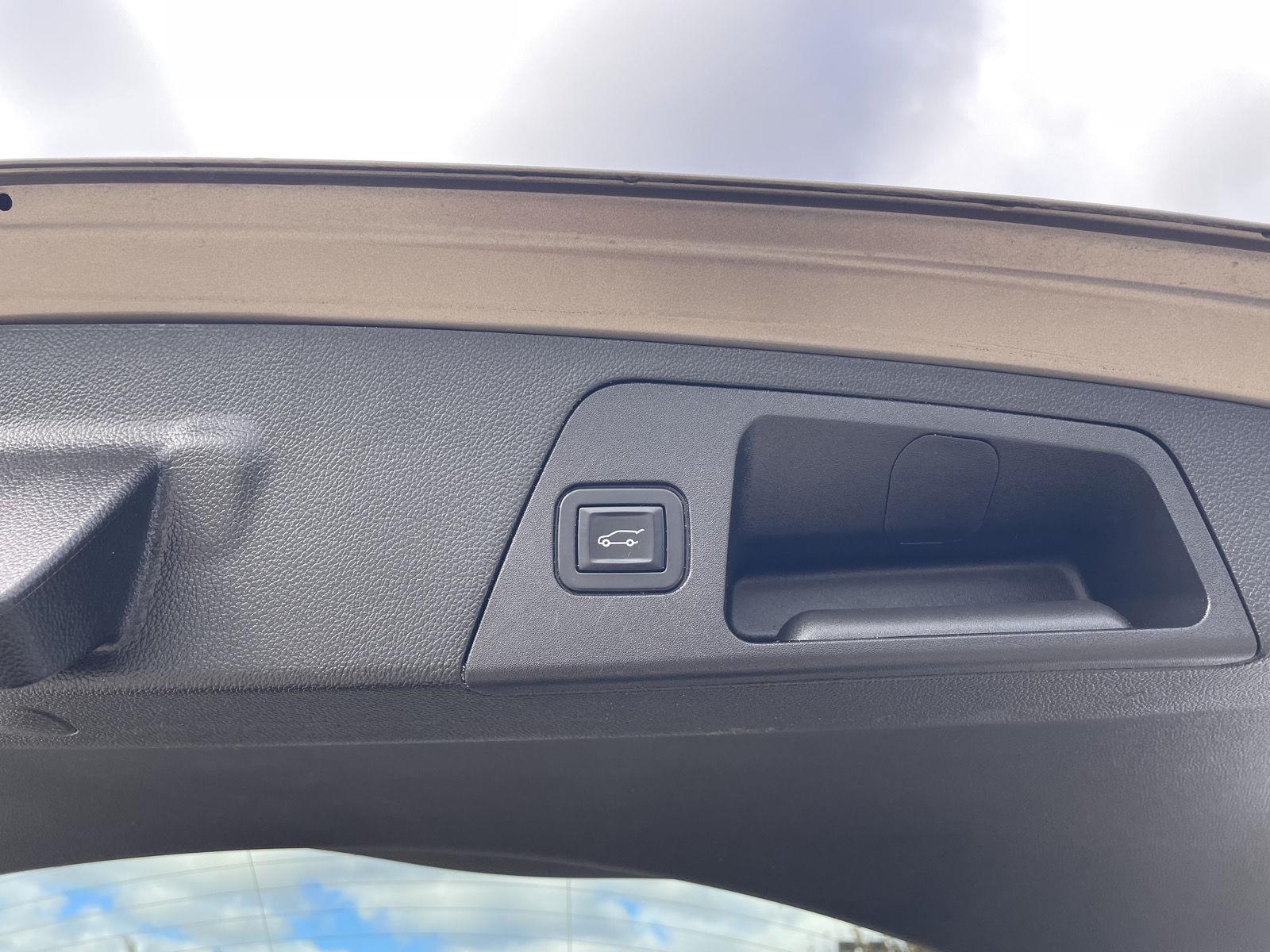 Vehicle photo 36