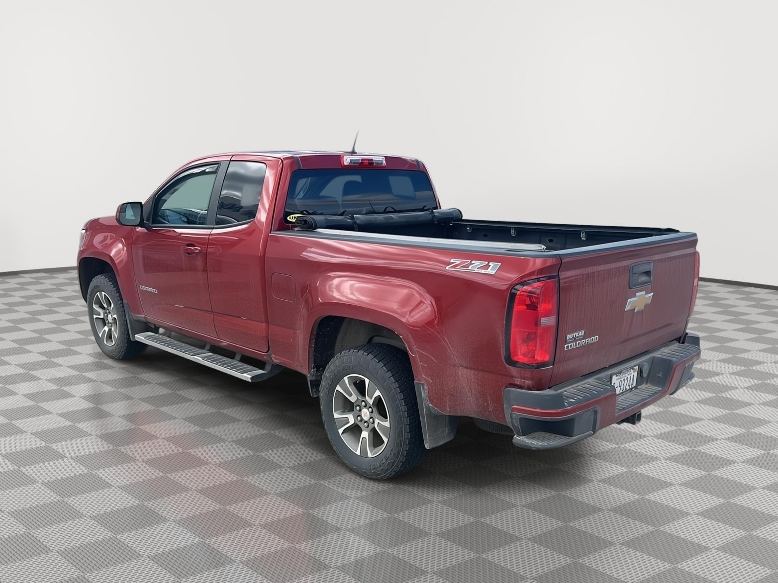Vehicle photo 7