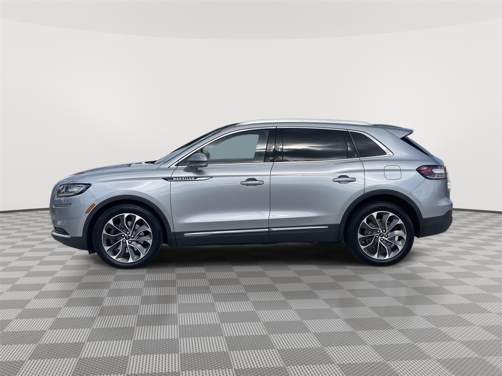 Vehicle photo 2