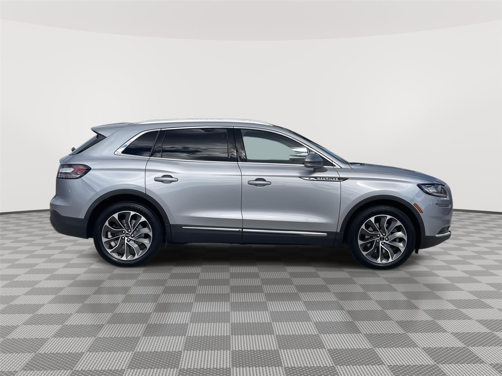 Vehicle photo 6