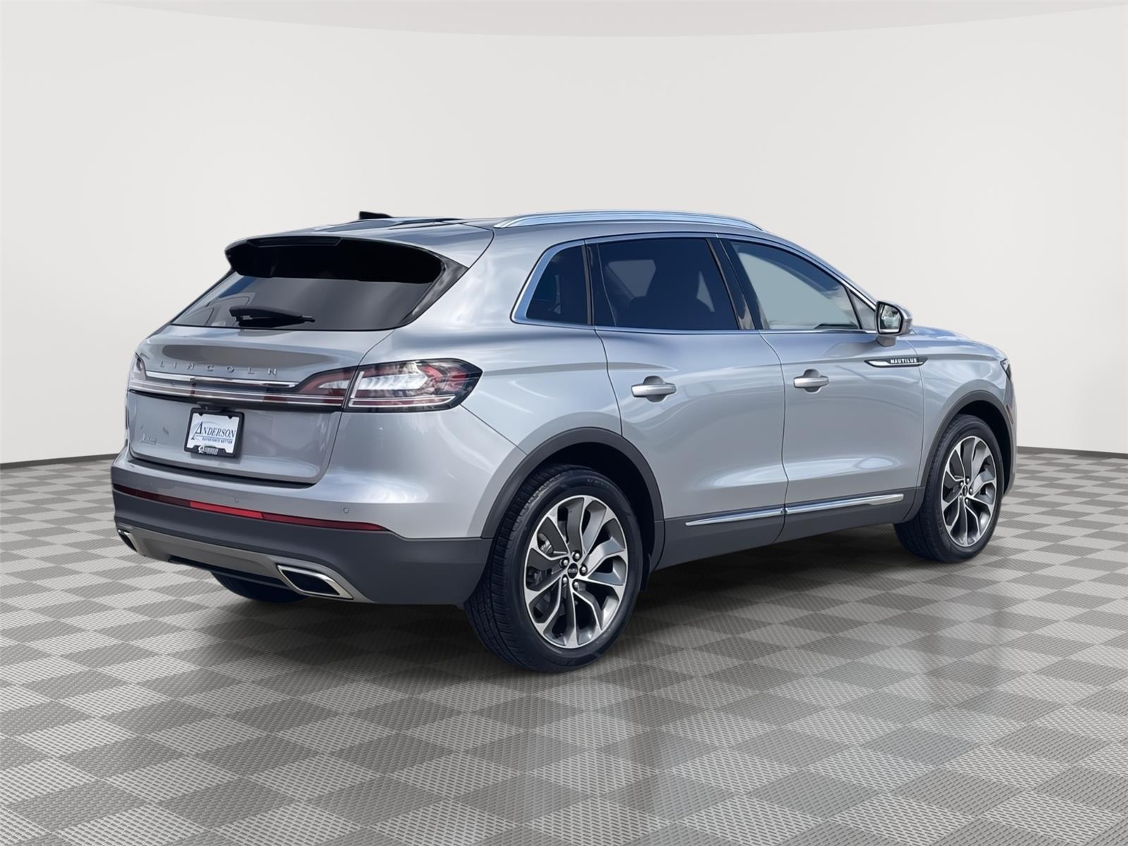 Vehicle photo 7