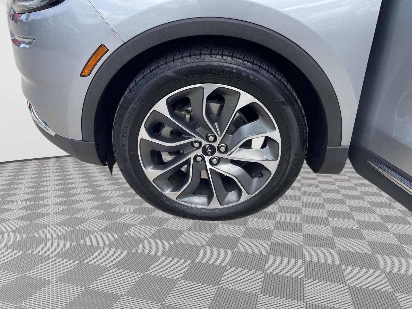 Vehicle photo 10