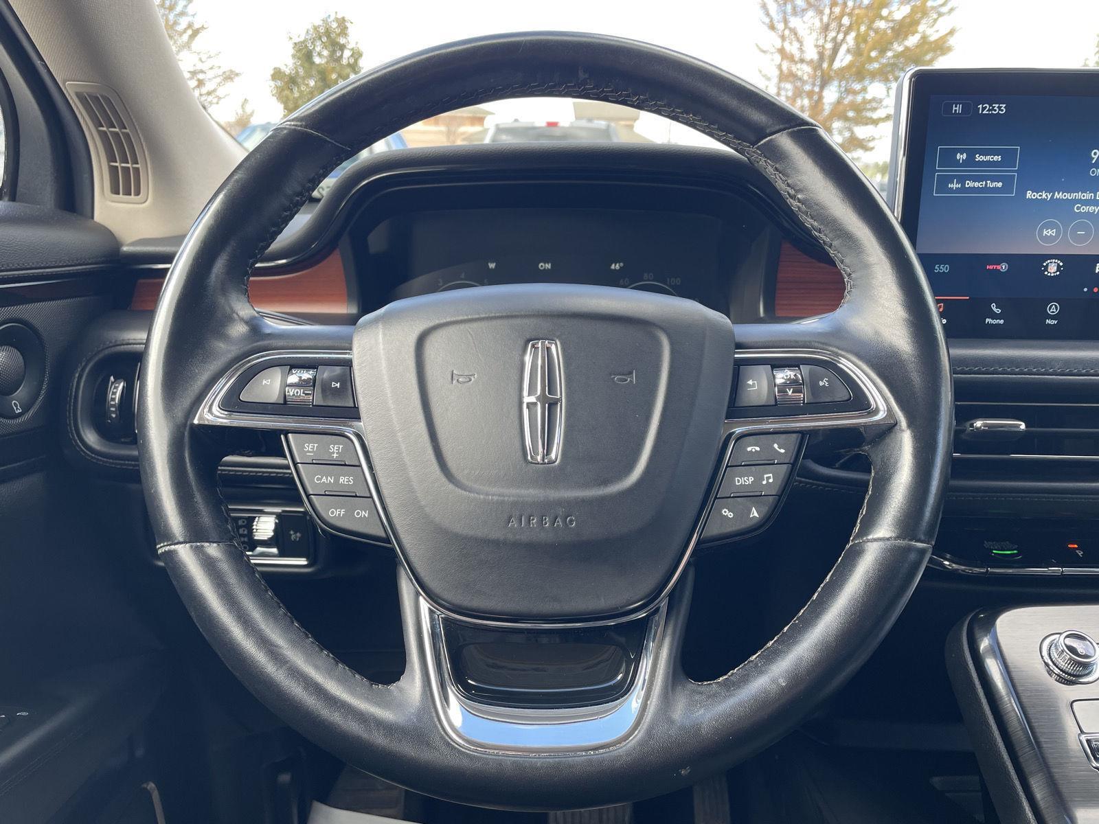 Vehicle photo 12