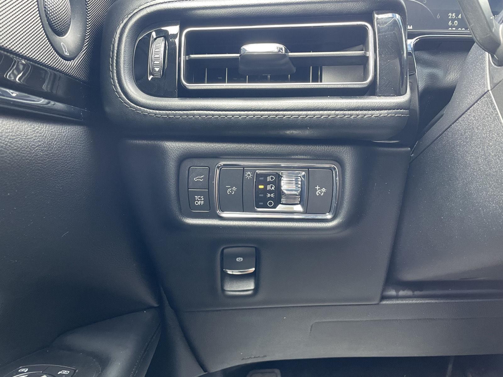 Vehicle photo 16