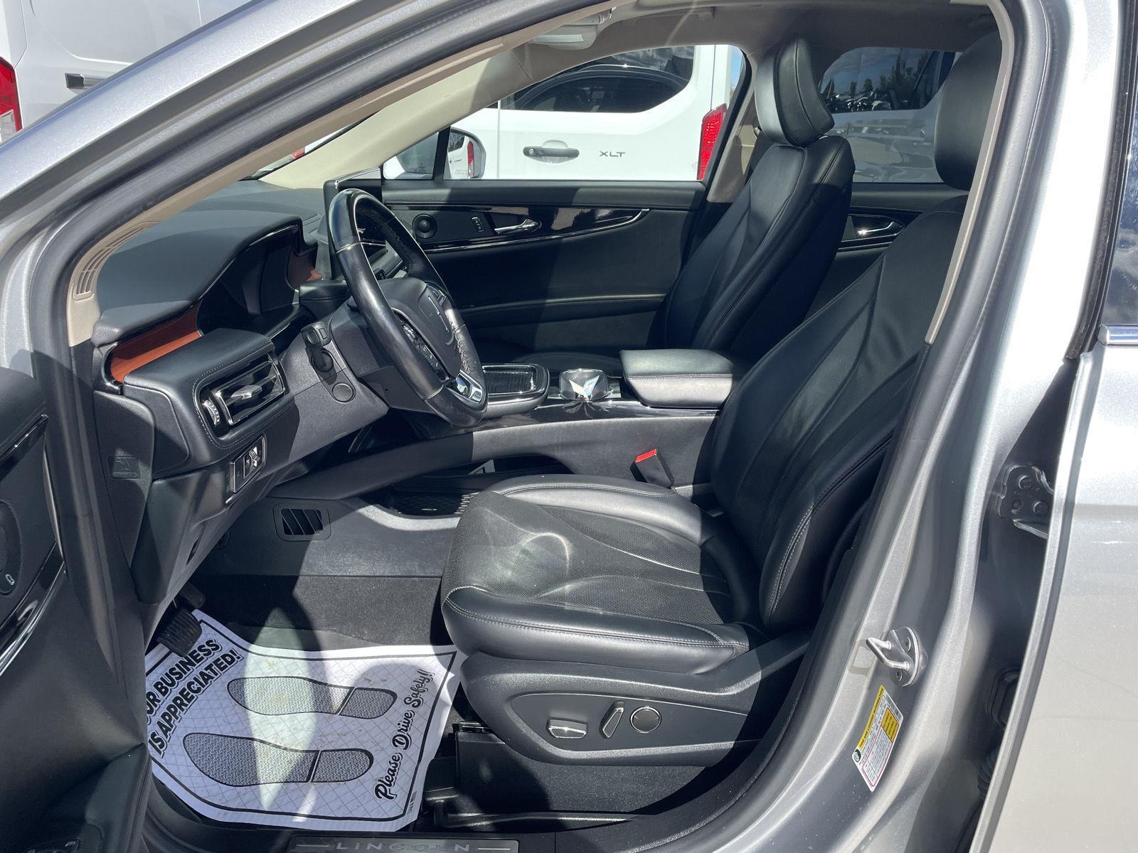 Vehicle photo 17