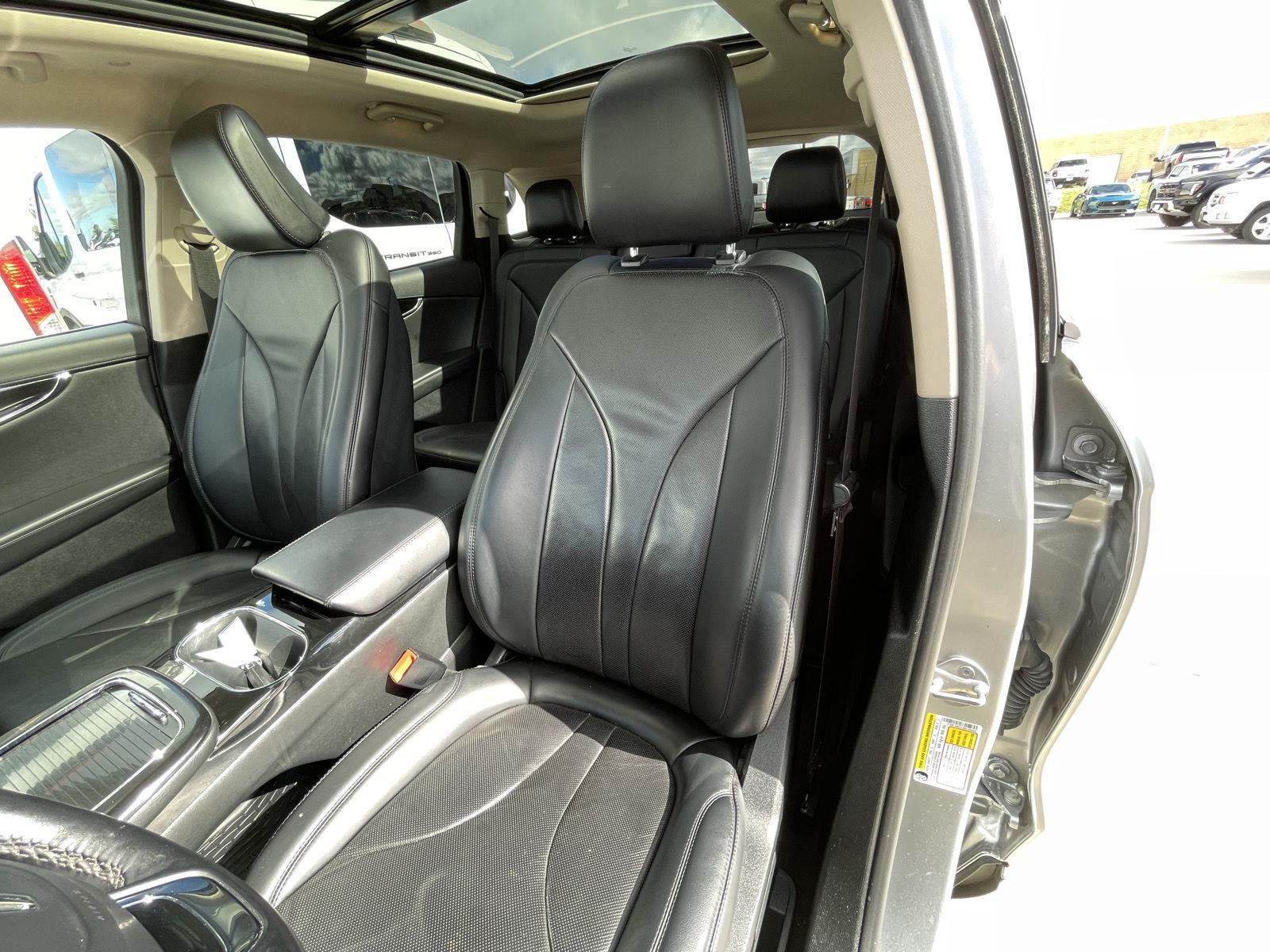 Vehicle photo 18