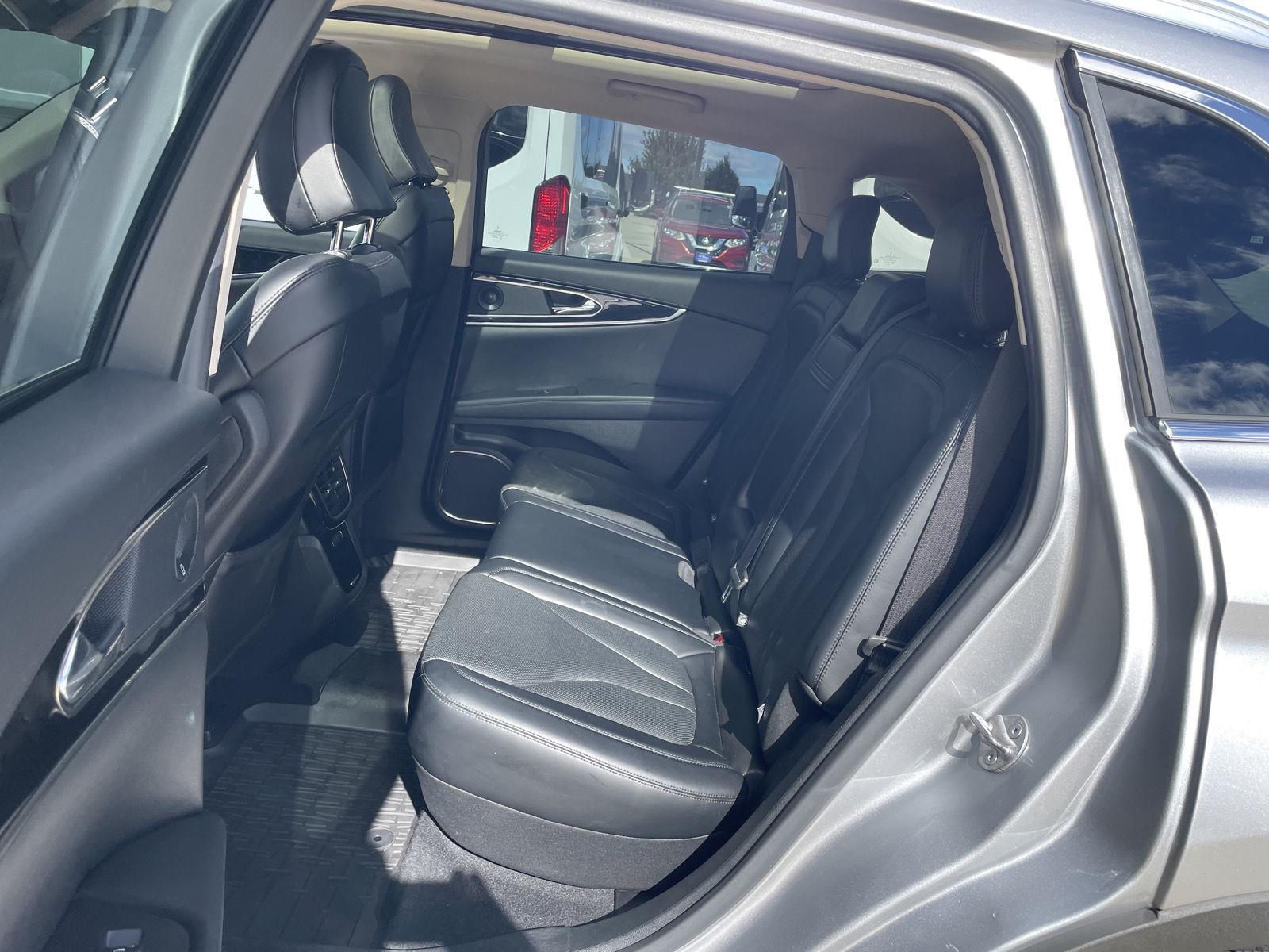 Vehicle photo 20