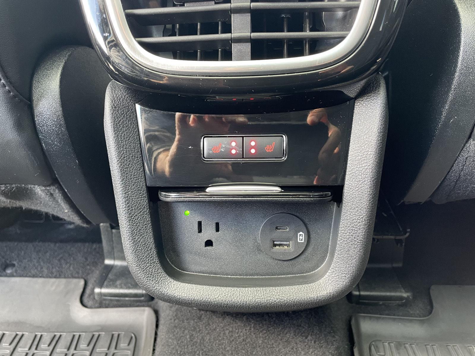 Vehicle photo 21