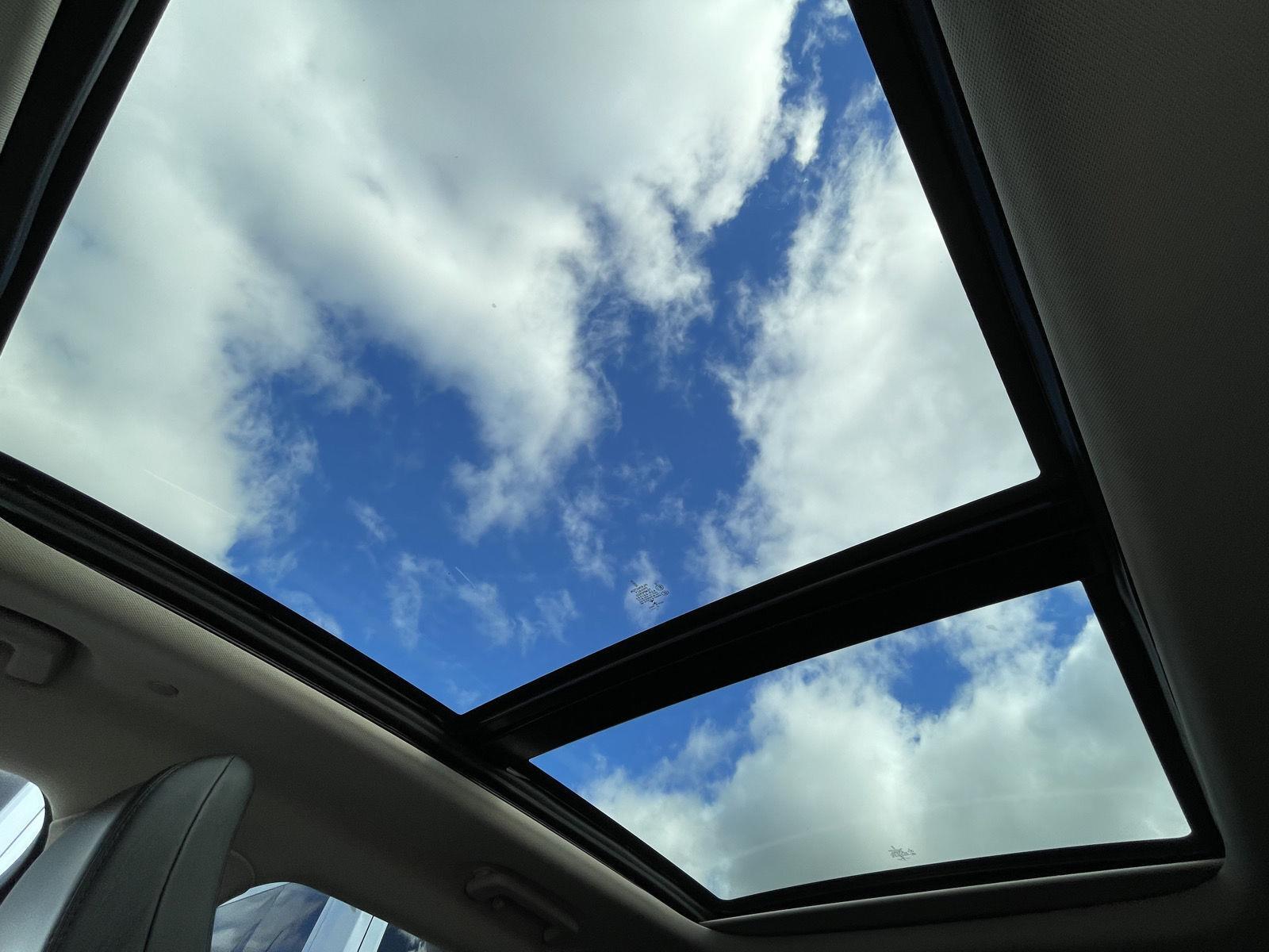 Vehicle photo 23