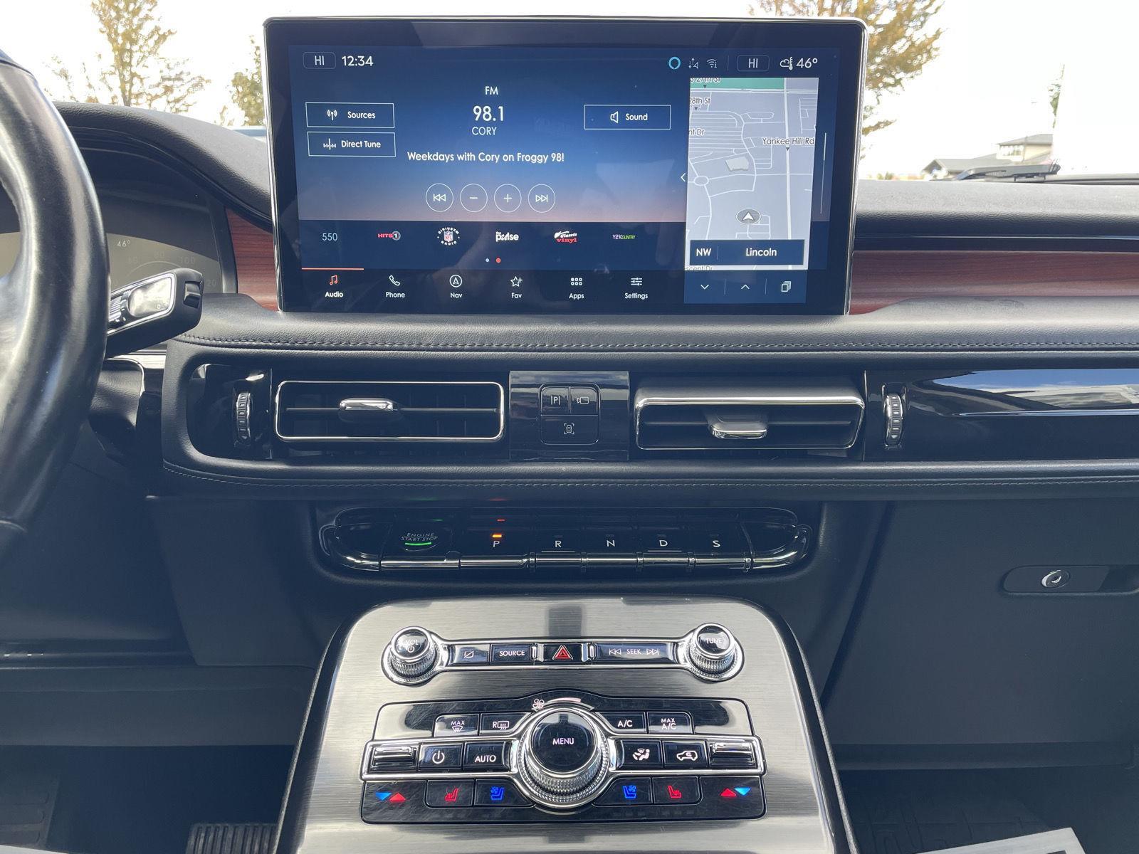 Vehicle photo 24