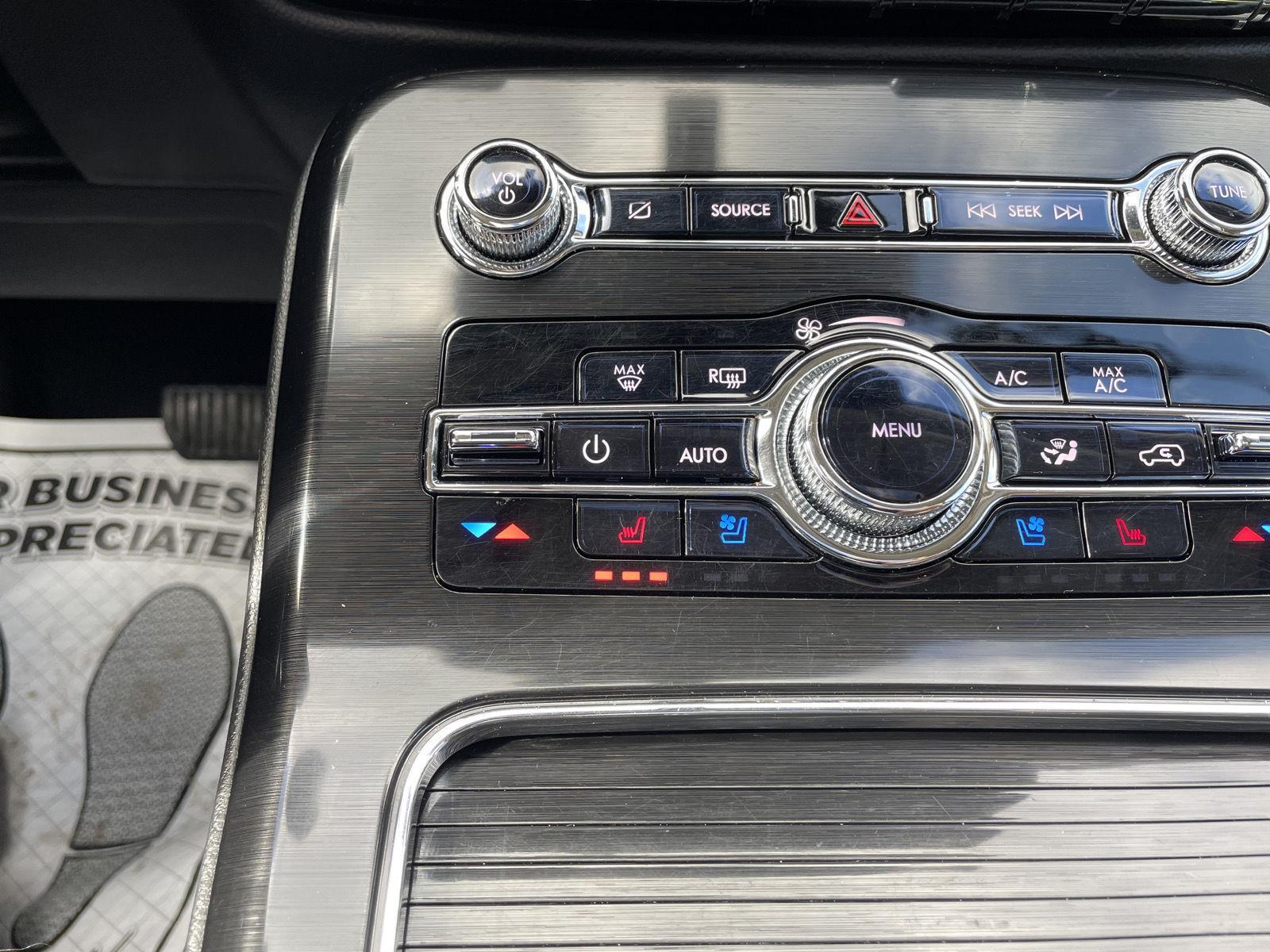 Vehicle photo 29