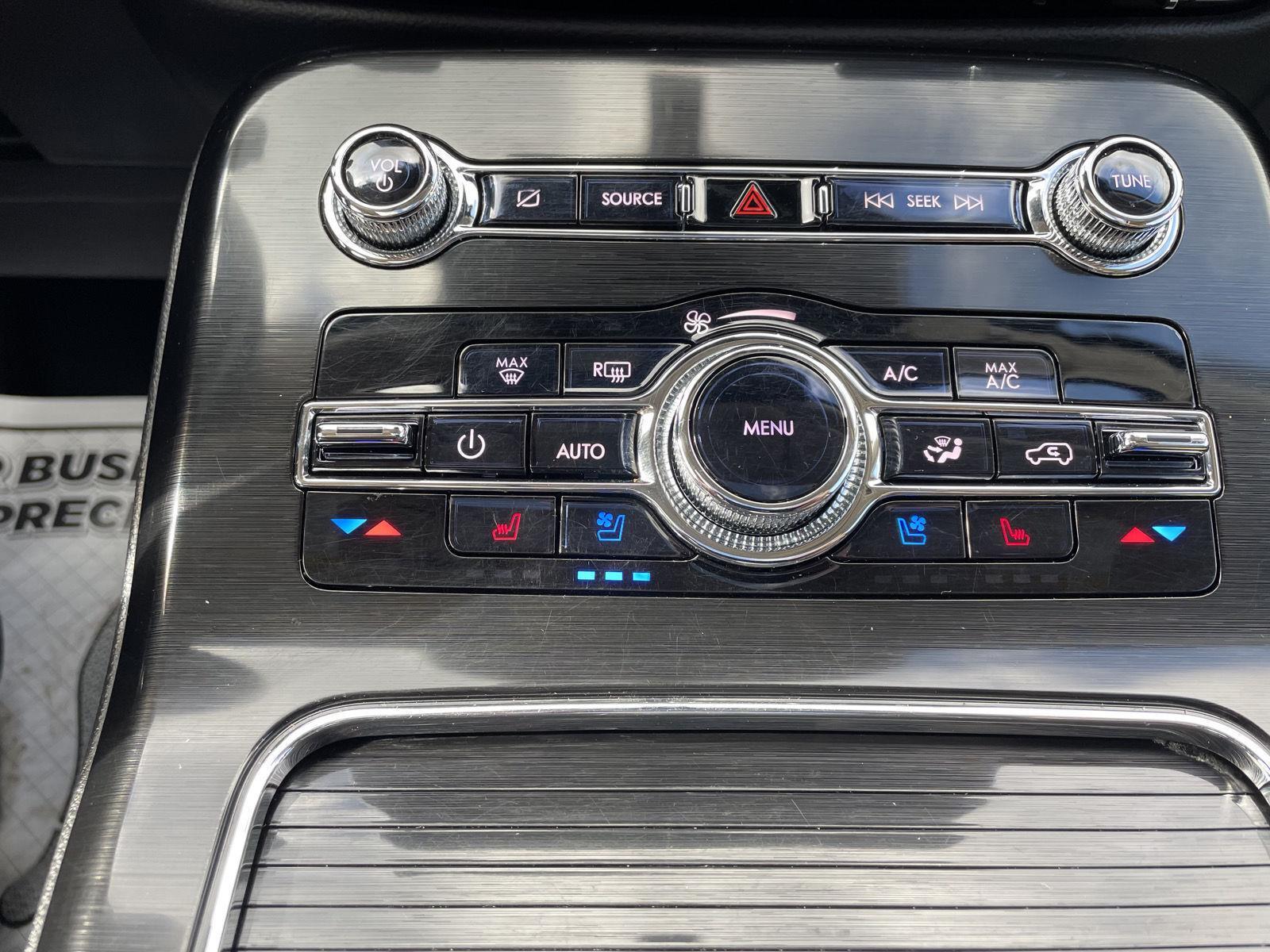 Vehicle photo 30