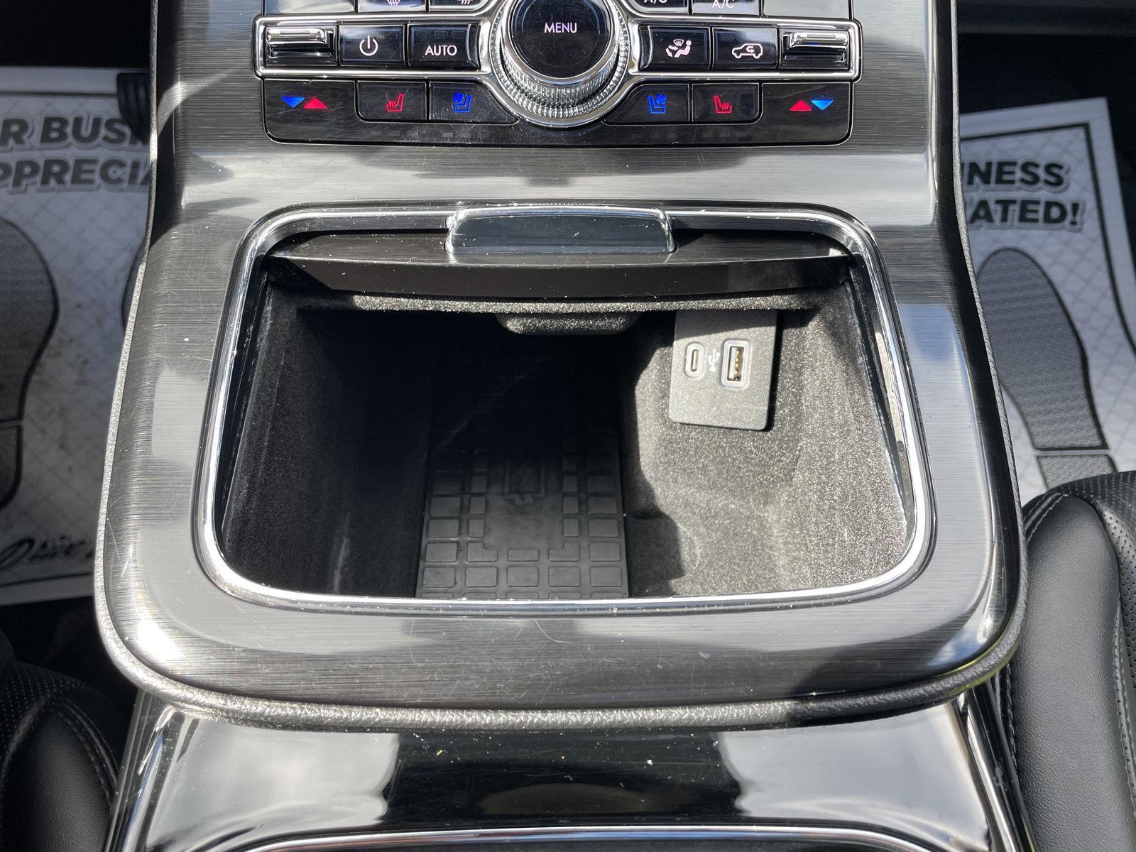 Vehicle photo 32