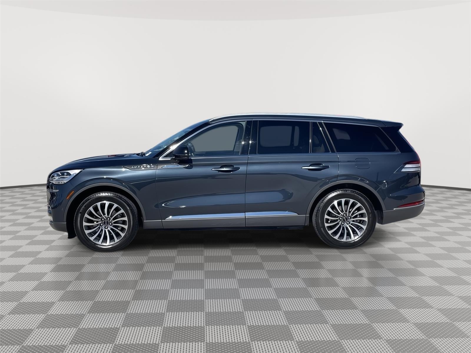 Vehicle photo 2