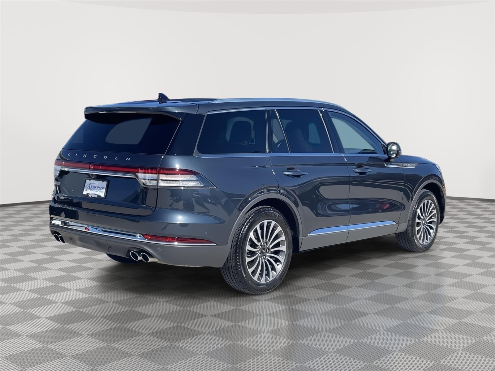 Vehicle photo 7