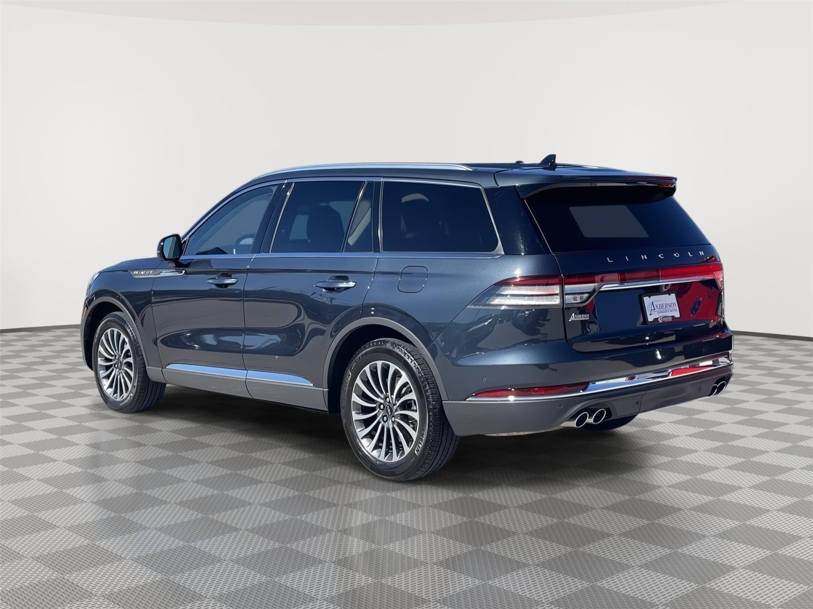 Vehicle photo 9