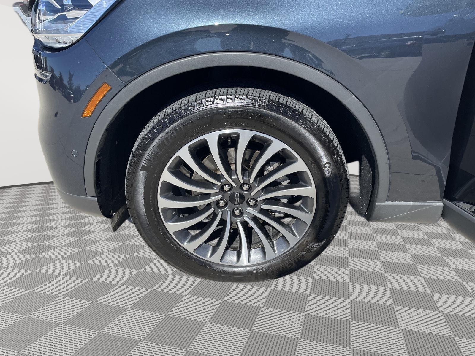 Vehicle photo 10