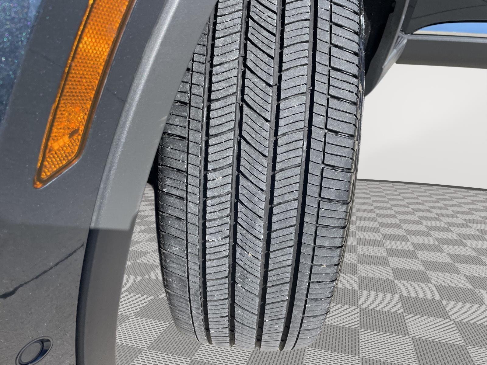Vehicle photo 11