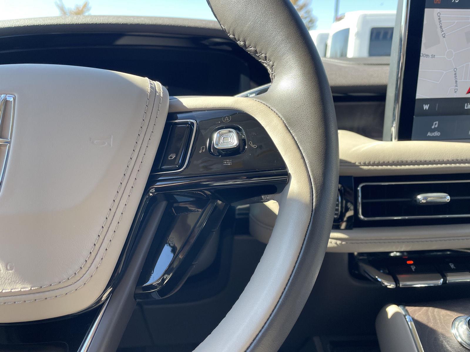 Vehicle photo 14