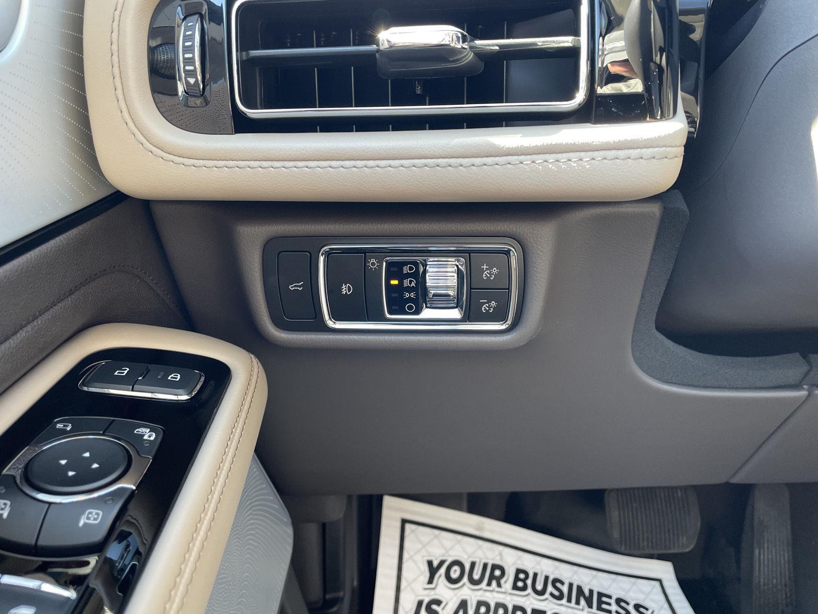Vehicle photo 16