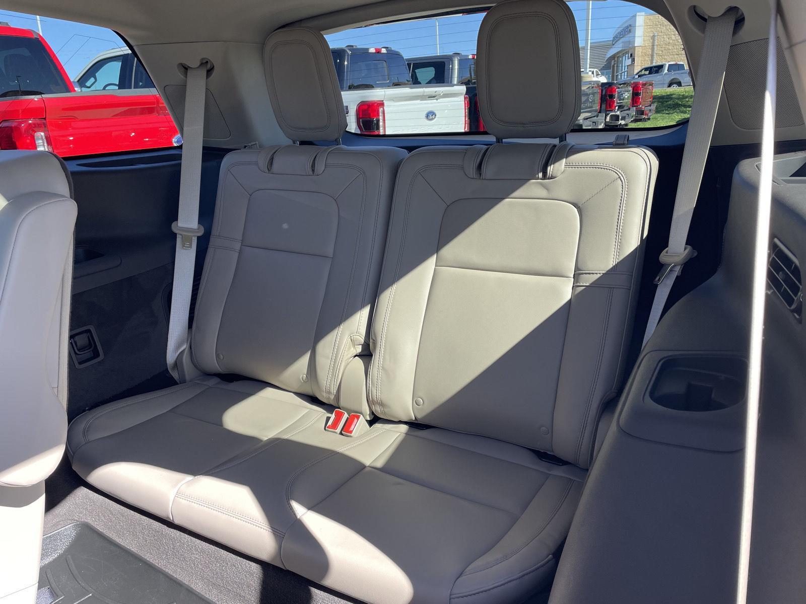 Vehicle photo 22