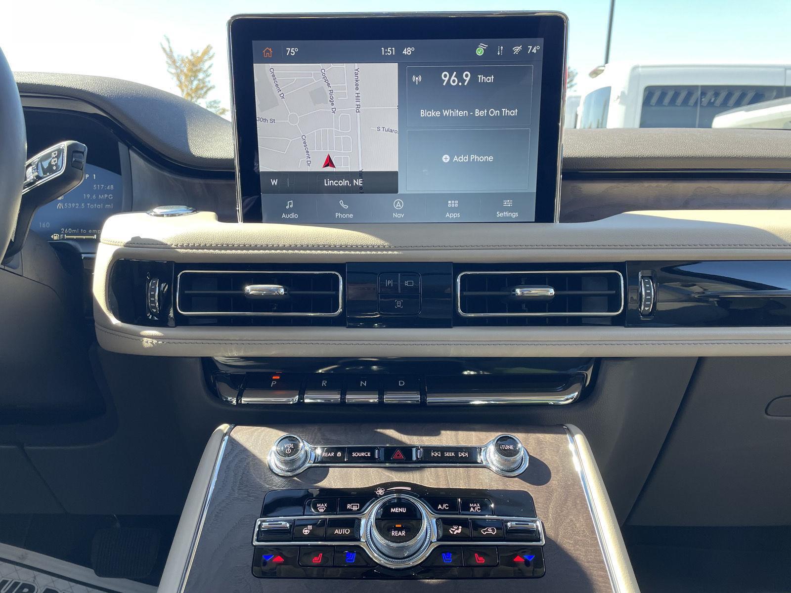 Vehicle photo 25