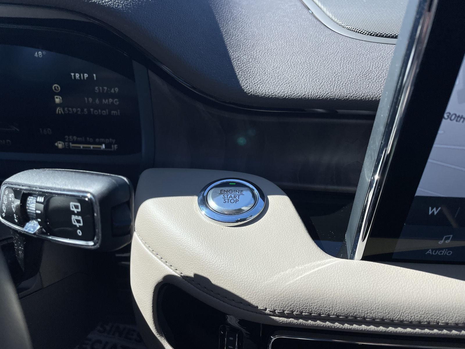 Vehicle photo 29