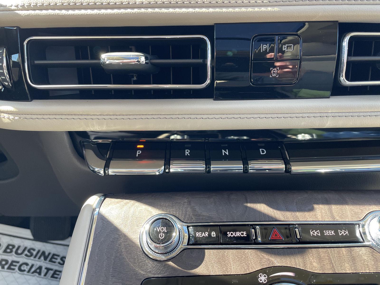 Vehicle photo 30