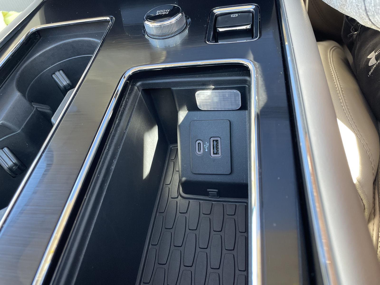 Vehicle photo 34